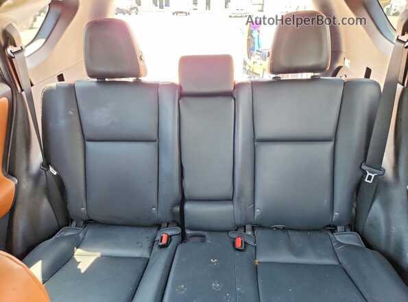 2T3JFREV6HW639325 2017 TOYOTA RAV4 Black Widok tylnych siedzeń