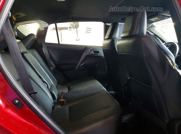 2T3JFREV6HW682367 2017 TOYOTA RAV4 Red Вид задніх сидінь