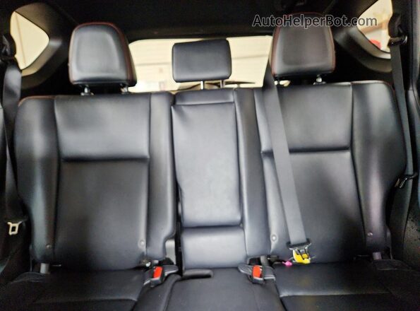 2T3JFREV6JW839420 2018 TOYOTA RAV4 Blue Rear seats view