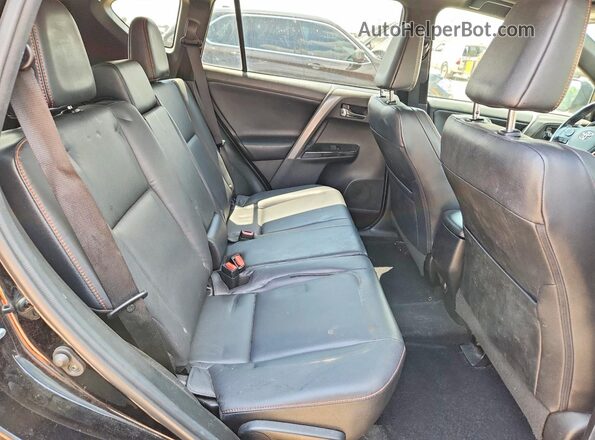 2T3JFREVXJW785698 2018 TOYOTA RAV4 Черный Вид задней части салона