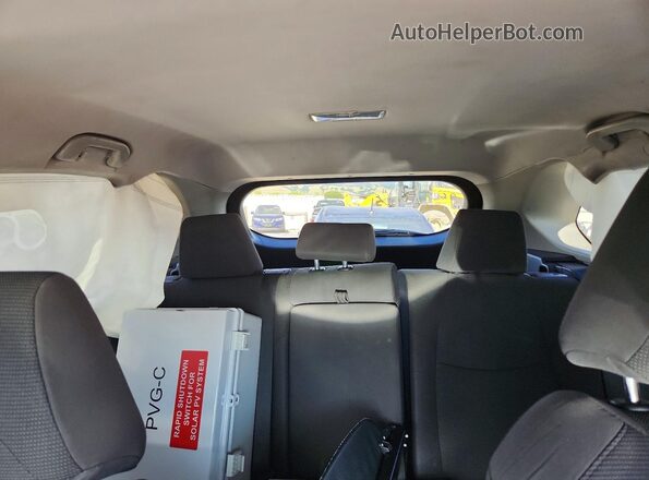 2T3K1RFV2KW028846 2019 TOYOTA RAV4 Red Widok tylnych siedzeń
