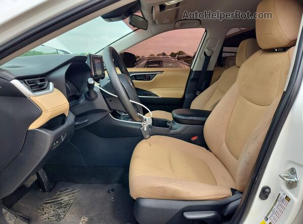 2T3K1RFV4NC192881 2022 TOYOTA RAV4 White Front interior view