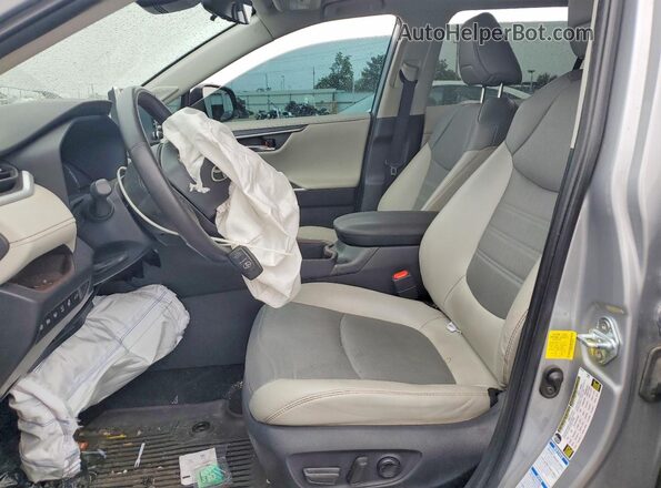 2T3N1RFV3NW324539 2022 TOYOTA RAV4 Серебряный Вид салона спереди