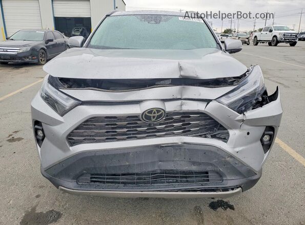 2T3N1RFV3NW324539 2022 TOYOTA RAV4 Серебряный Вид спереди