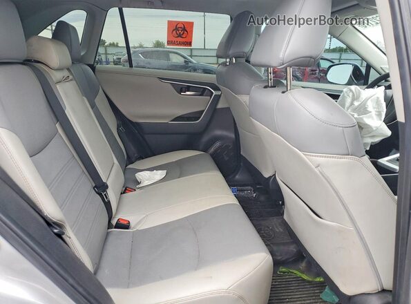 2T3N1RFV3NW324539 2022 TOYOTA RAV4 Серебряный Вид задней части салона