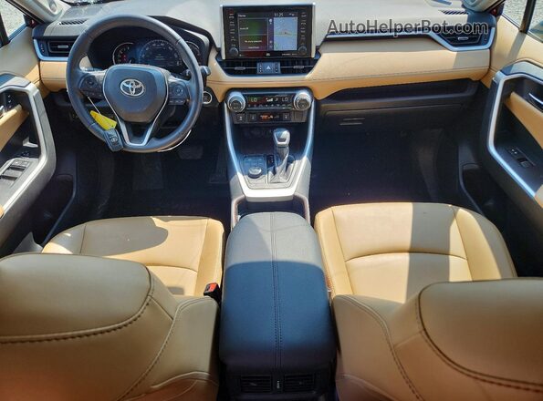 2T3N1RFV6MC143841 2021 TOYOTA RAV4 Red Вид панелі приладів