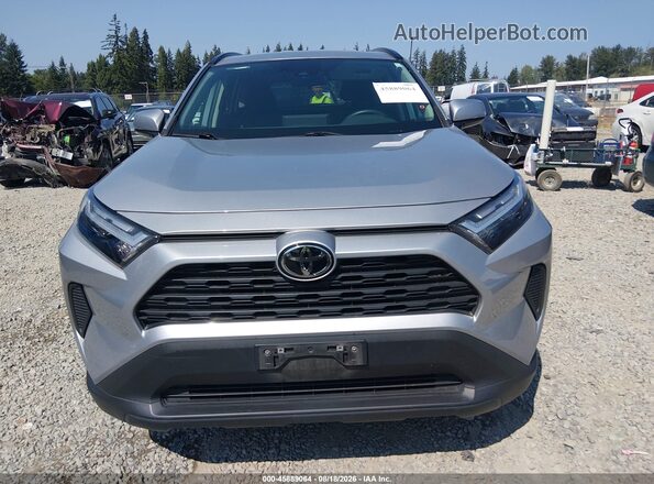 2T3P1RFV3NC262215 2022 TOYOTA RAV4 Silver Widok wnętrza z tyłu