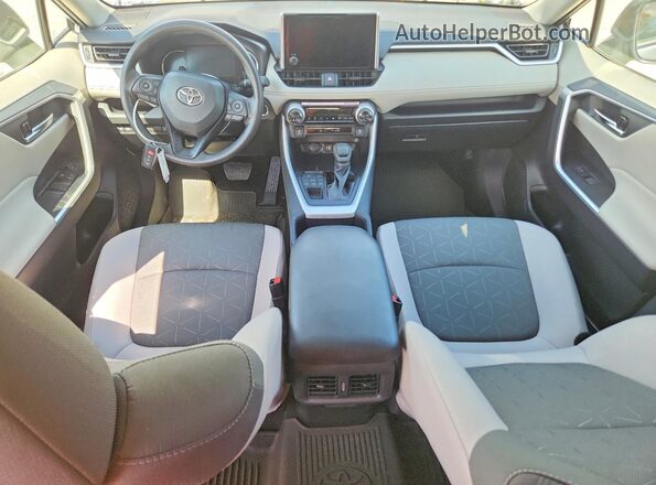 2T3P1RFV4SW542557 2025 TOYOTA RAV4 Silver Առջևի վահանակի տեսք