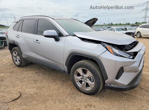 2T3P1RFV6RC436302 2024 TOYOTA RAV4 Silver Przód prawy
