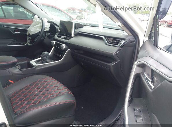2T3P1RFV8RC435121 2024 TOYOTA RAV4 White Вид салону спереду