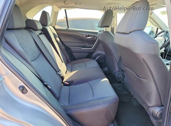 2T3P1RFV8SC512754 2025 TOYOTA RAV4 Silver Widok wnętrza z tyłu