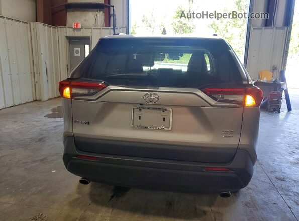 2T3P1RFVXNC313371 2022 TOYOTA RAV4 Silver Հետևի տեսք