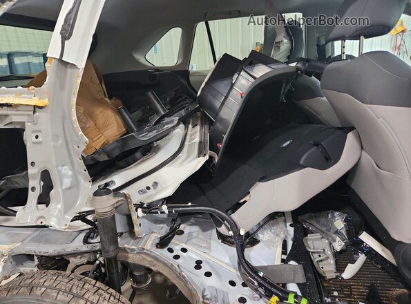 2T3P1RFVXRC452390 2024 TOYOTA RAV4 White Հետևի նստատեղերի տեսք