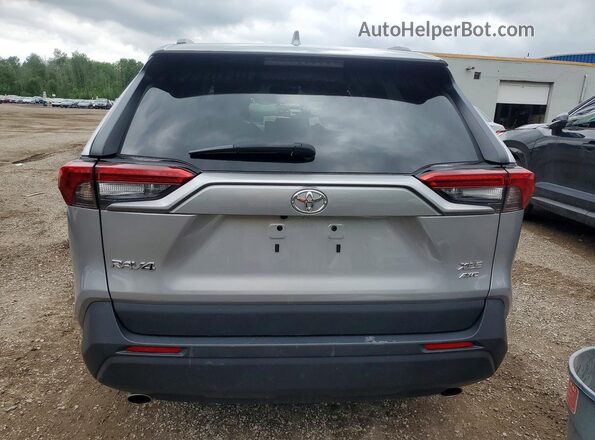 2T3R1RFVXNC272801 2022 TOYOTA RAV4 Silver Հետևի տեսք
