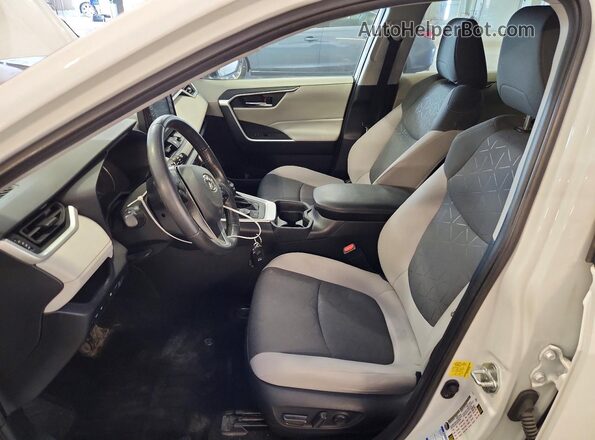 2T3R6RFV3MW006440 2021 TOYOTA RAV4 Белый Вид салона спереди