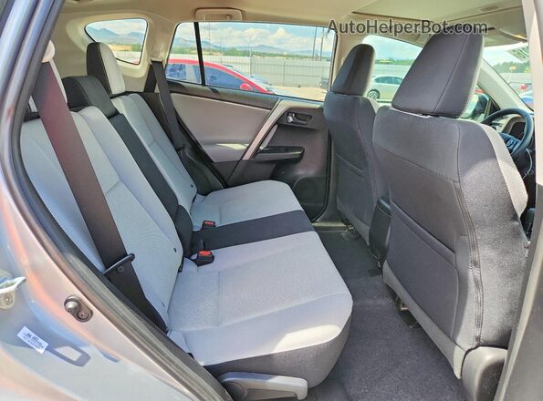 2T3RFREV0HW562535 2017 TOYOTA RAV4 Silver უკანა სალონის ხედი