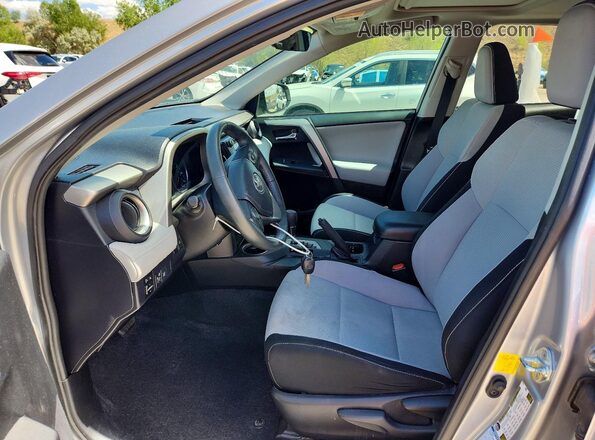 2T3RFREV0HW562535 2017 TOYOTA RAV4 Silver წინა სალონის ხედი