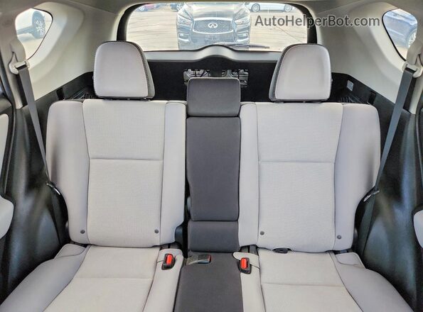 2T3RFREV0HW562535 2017 TOYOTA RAV4 Silver უკანა სავარძლების ხედი