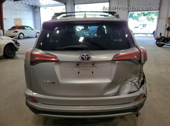 2T3RFREV2HW687228 2017 TOYOTA RAV4 Silver უკანა ხედი