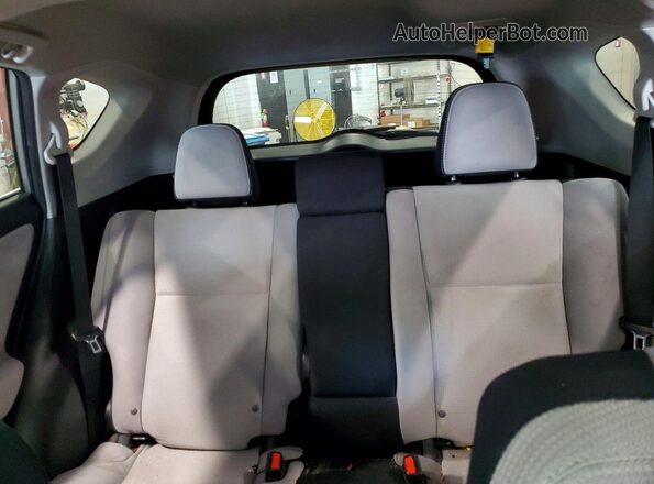 2T3RFREV2HW687228 2017 TOYOTA RAV4 Silver უკანა სავარძლების ხედი