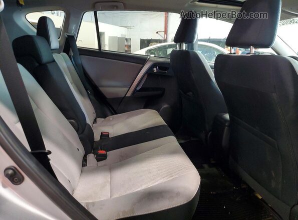 2T3RFREV2HW687228 2017 TOYOTA RAV4 Silver უკანა სალონის ხედი