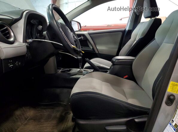 2T3RFREV2HW687228 2017 TOYOTA RAV4 Silver წინა სალონის ხედი