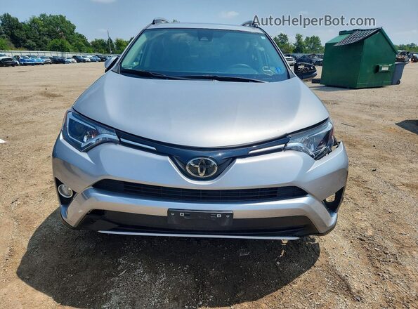 2T3RFREV2JW704955 2018 TOYOTA RAV4 Silver Widok z przodu