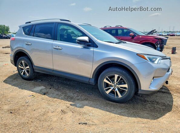 2T3RFREV2JW704955 2018 TOYOTA RAV4 Silver Przód prawy