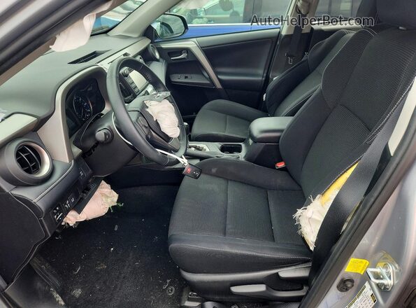 2T3RFREV2JW704955 2018 TOYOTA RAV4 Silver Widok wnętrza z przodu