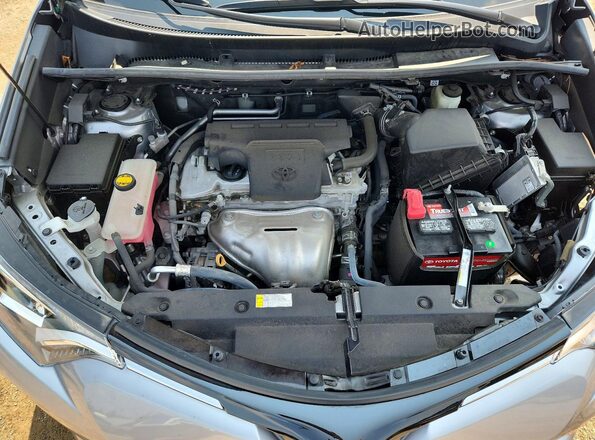 2T3RFREV2JW704955 2018 TOYOTA RAV4 Silver Widok wnętrza z tyłu