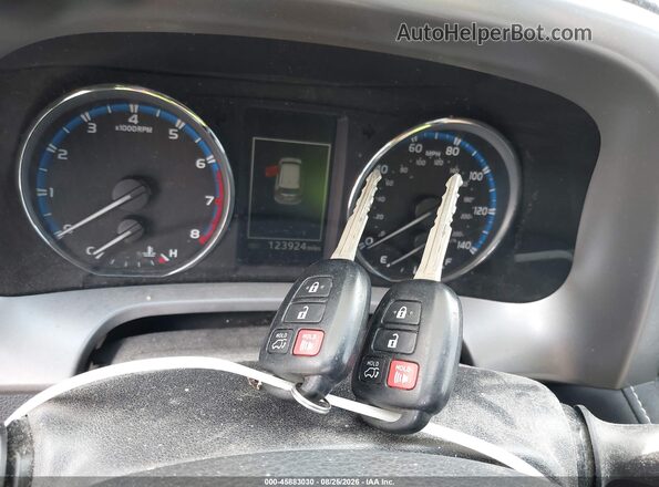 2T3RFREV3GW502764 2016 TOYOTA RAV4 Silver Առջևի վահանակի տեսք