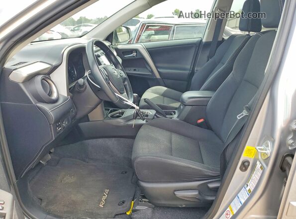 2T3RFREV3HW539847 2017 TOYOTA RAV4 Silver Вид салону спереду