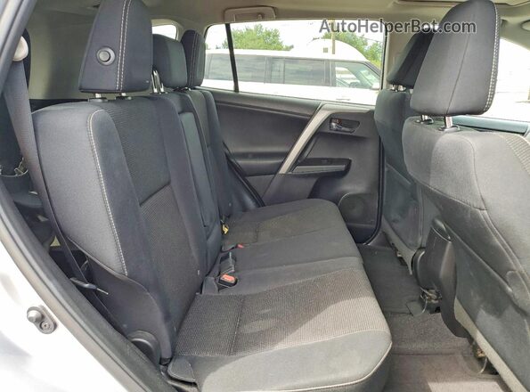 2T3RFREV3HW539847 2017 TOYOTA RAV4 Silver Вид задньої частини салону