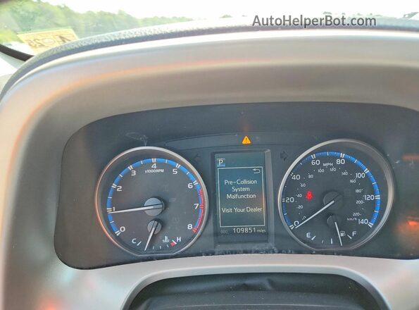2T3RFREV3HW554106 2017 TOYOTA RAV4 Silver Սարքավորումների վահանակի տեսք
