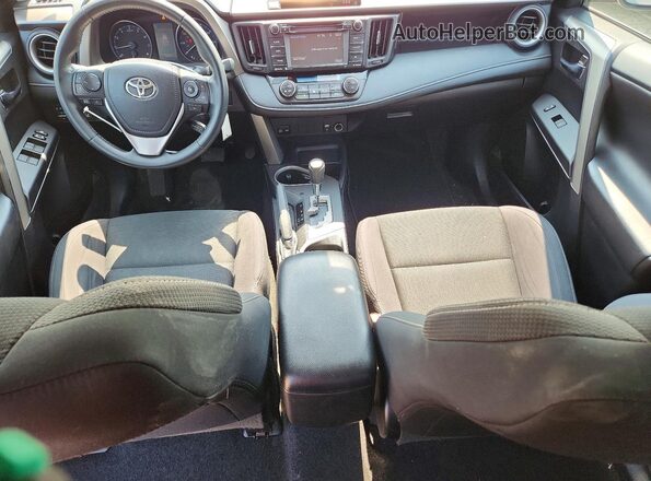 2T3RFREV3HW554106 2017 TOYOTA RAV4 Silver Առջևի վահանակի տեսք