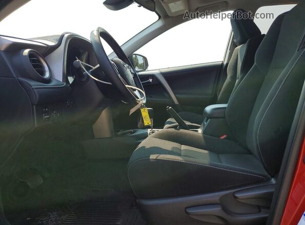 2T3RFREV3HW674763 2017 TOYOTA RAV4 Red Widok wnętrza z przodu