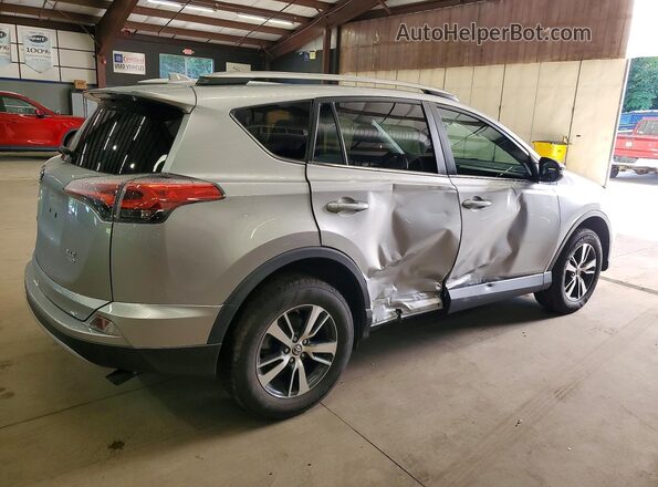 2T3RFREV3JW796397 2018 TOYOTA RAV4 Silver Trasero derecho
