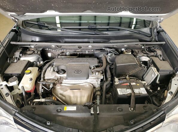 2T3RFREV3JW796397 2018 TOYOTA RAV4 Silver Vista del compartimento del motor