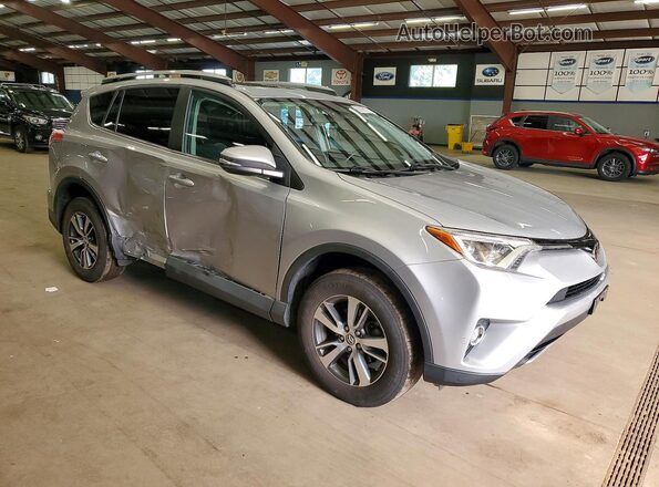 2T3RFREV3JW796397 2018 TOYOTA RAV4 Silver Delantero derecho