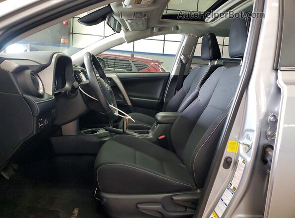 2T3RFREV3JW796397 2018 TOYOTA RAV4 Silver Vista interior delantera