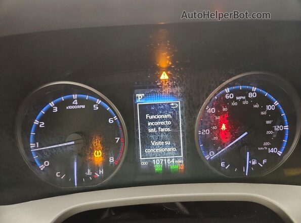 2T3RFREV3JW855500 2018 TOYOTA RAV4 Красный Вид щитка приборов