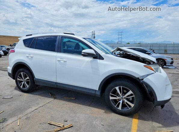 2T3RFREV4HW627919 2017 TOYOTA RAV4 White Front right