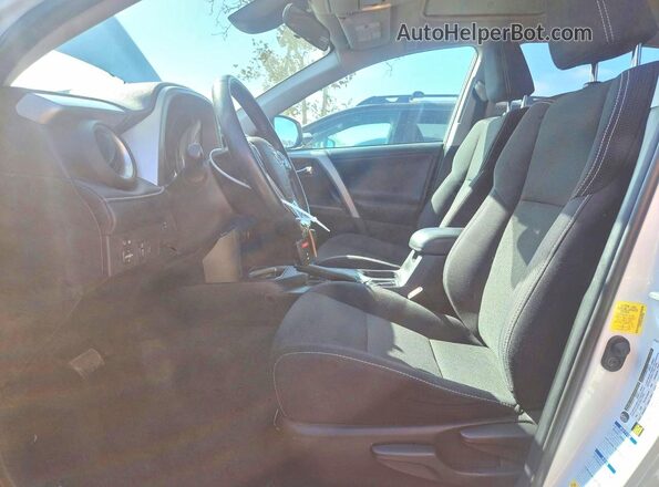 2T3RFREV4JW815586 2018 TOYOTA RAV4 White Սալոնի դիմացի տեսք