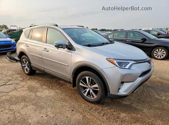 2T3RFREV5JW839136 2018 TOYOTA RAV4 Silver Przód prawy