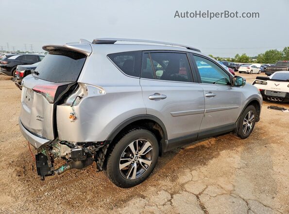 2T3RFREV5JW839136 2018 TOYOTA RAV4 Silver Tył prawy