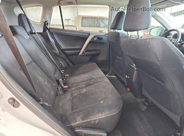 2T3RFREV6JW721242 2018 TOYOTA RAV4 White Սալոնի հետևի տեսք