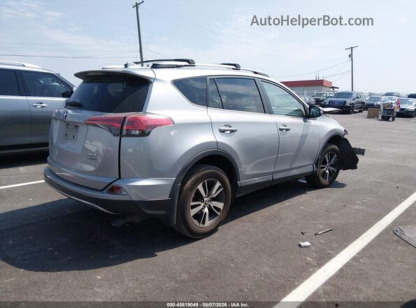 2T3RFREV7HW682459 2017 TOYOTA RAV4 Silver Trasero derecho