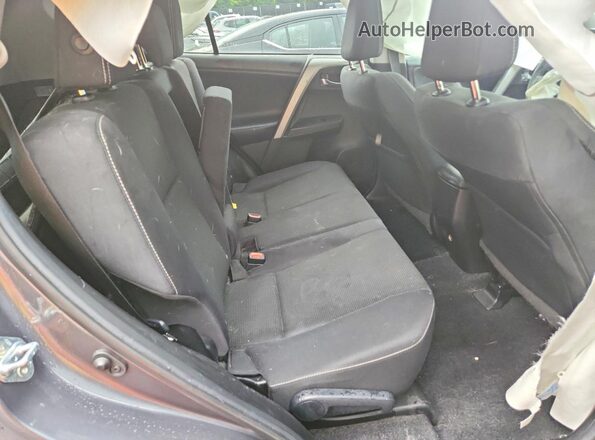 2T3RFREV7JW775438 2018 TOYOTA RAV4 Gray უკანა სალონის ხედი