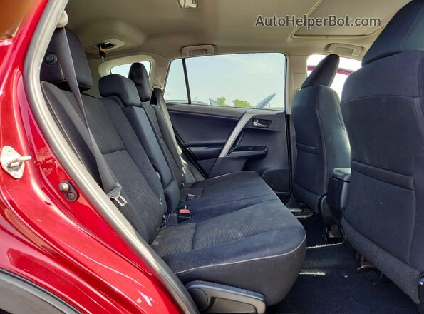 2T3RFREV8JW789364 2018 TOYOTA RAV4 Красный Вид задней части салона