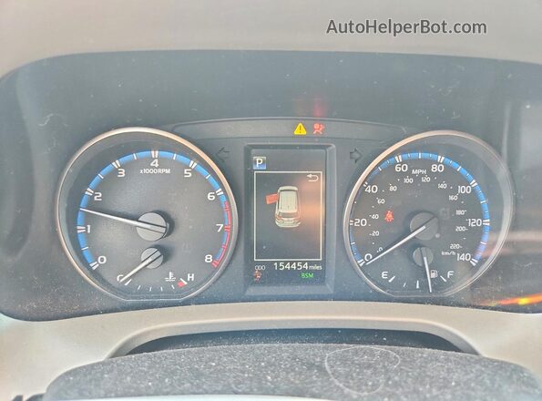 2T3RFREV8JW847246 2018 TOYOTA RAV4 White ხელსაწყოთა პანელის ხედი